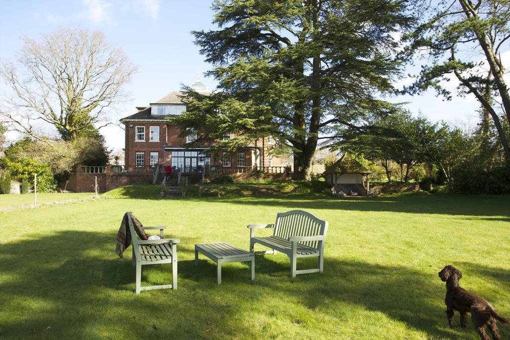 The Manor At Sway - Hotel, Restaurant And Gardens Exterior photo